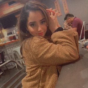 Meet your Posher, Nassima